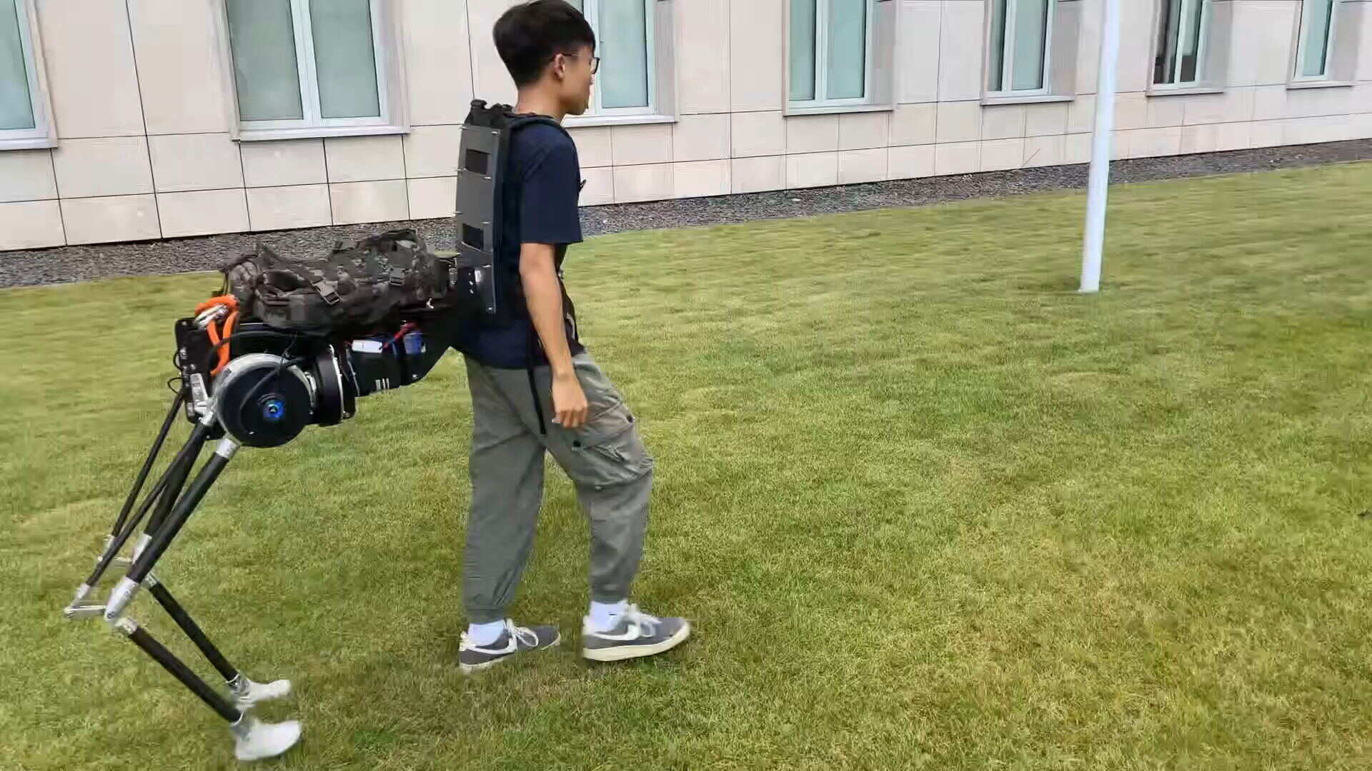 髋关节外骨骼 – 人体增强机器人实验室