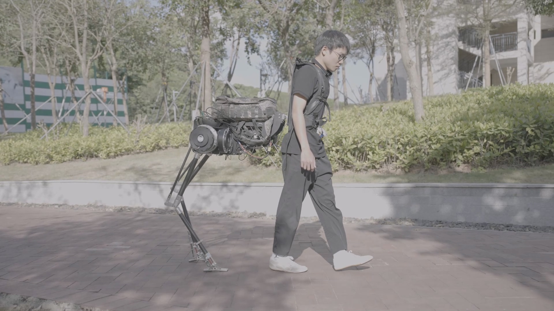 半人马 – 人体增强机器人实验室
